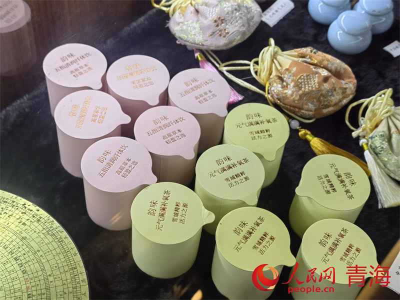 韻家口鎮衛生院推出的中藥茶飲。人民網馬可欣攝